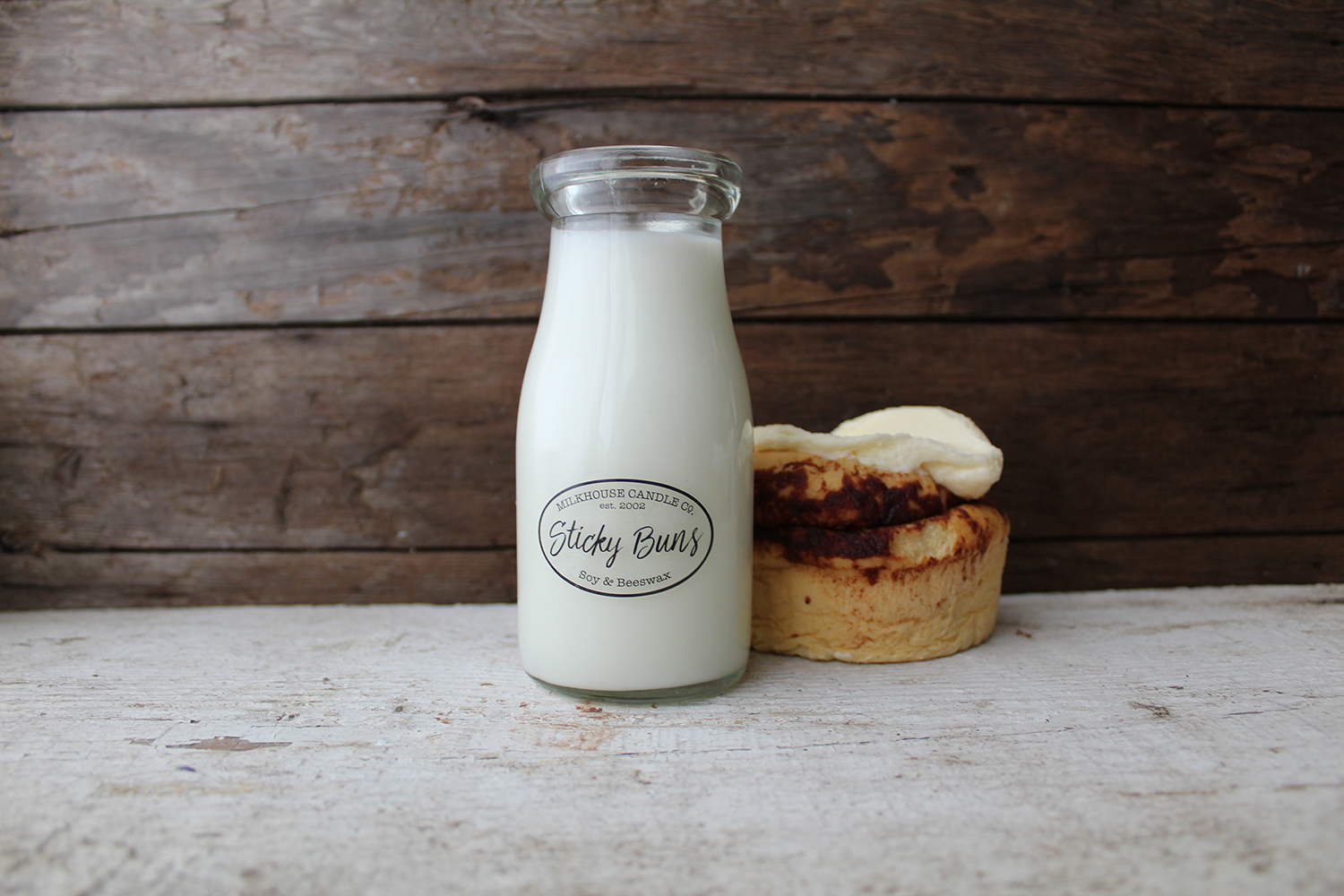 MILKHOUSE CANDLE Sticky Buns ароматизирана свещ MILKBOTTLE (227 g)