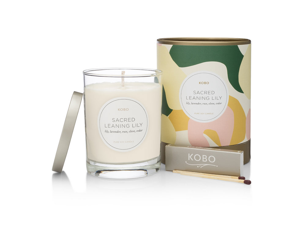 KOBO Camo Sacred Leanig Lily Candle ароматизирана свещ (11oz / 312g)