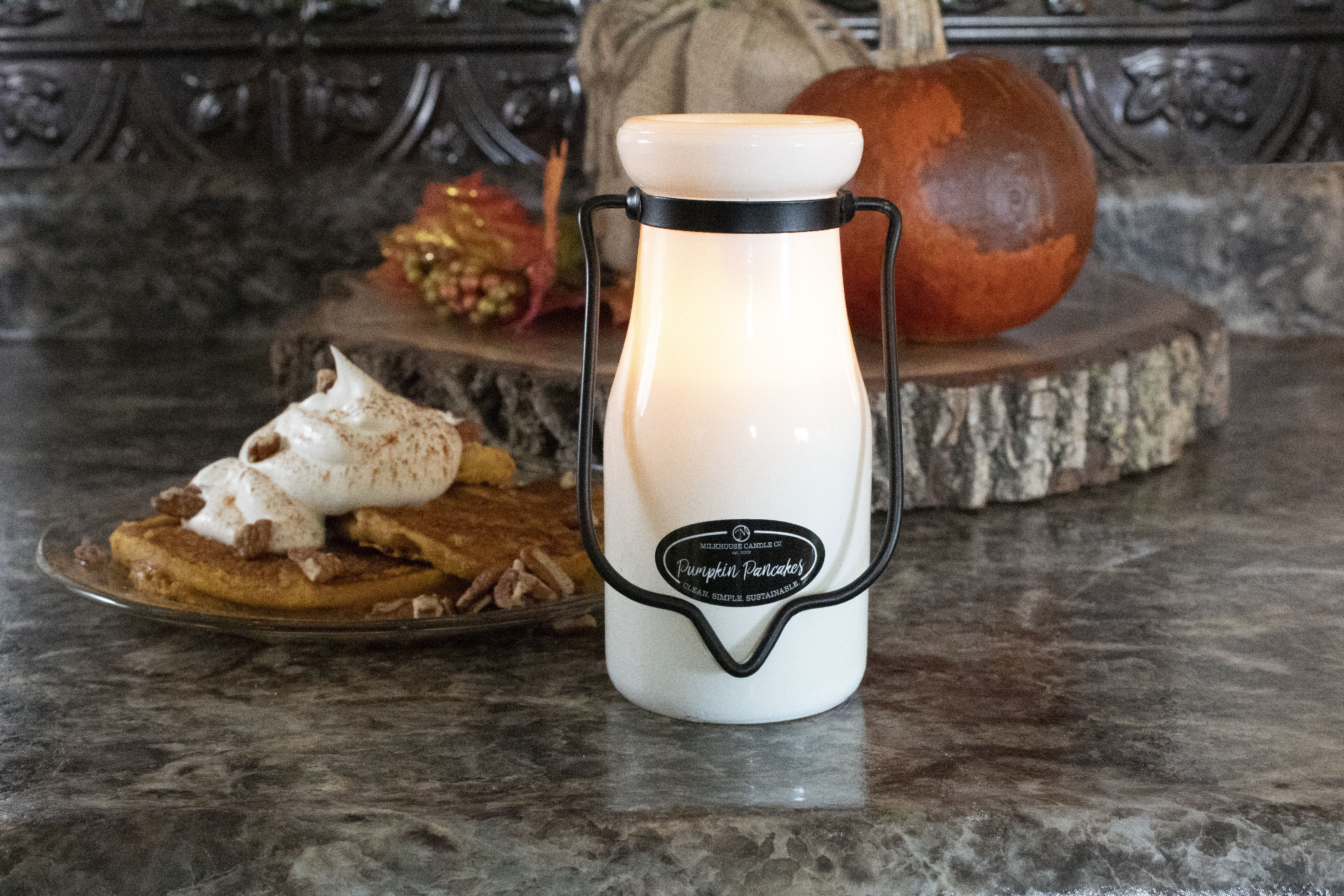 MILKHOUSE CANDLE Pumpkin Pancakes ароматизирана свещ MILKBOTTLE (227 g)